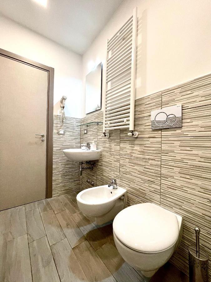 Colosseum Guest House Рим Екстериор снимка